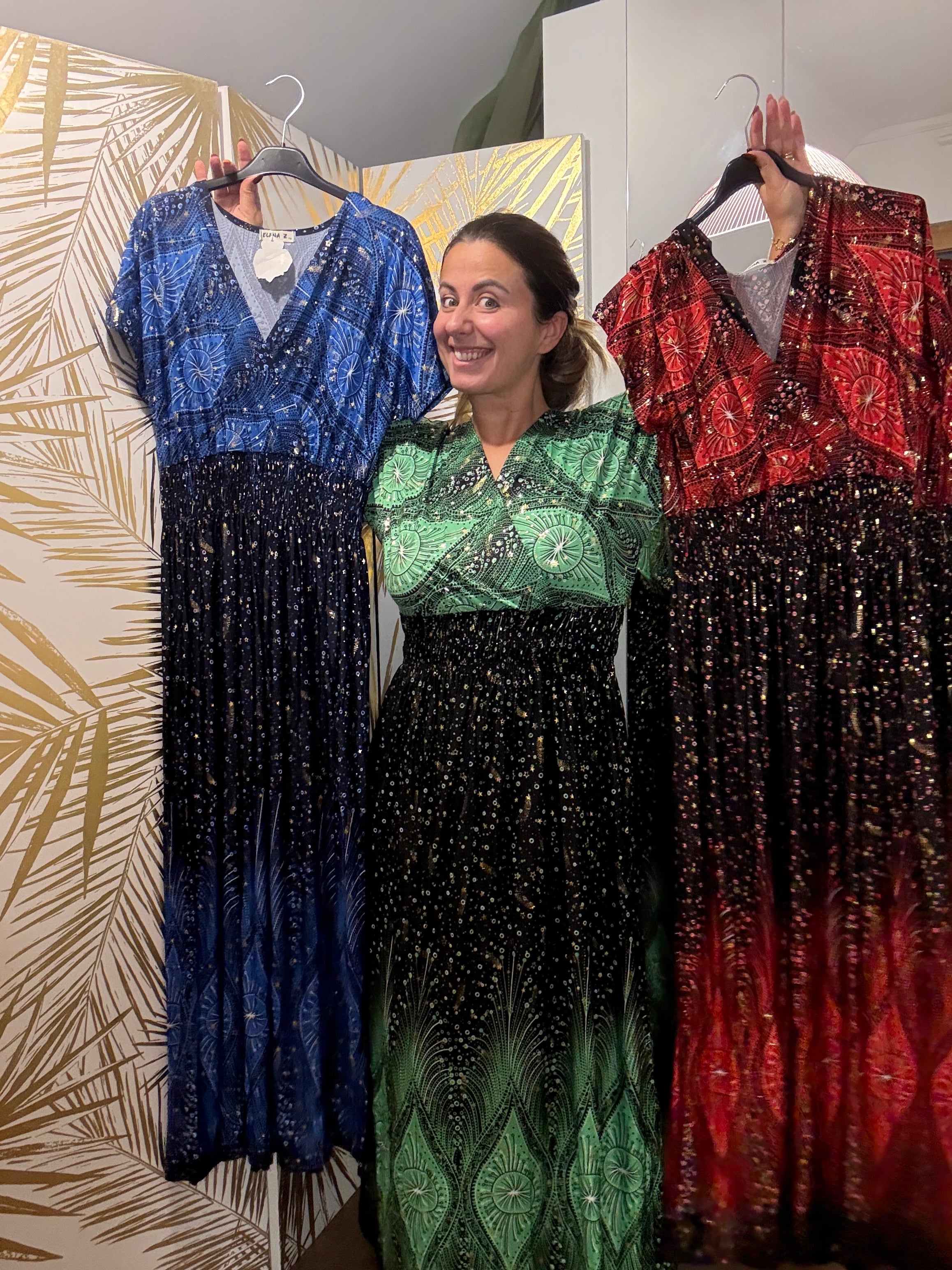 Robe magique rouge à étoiles