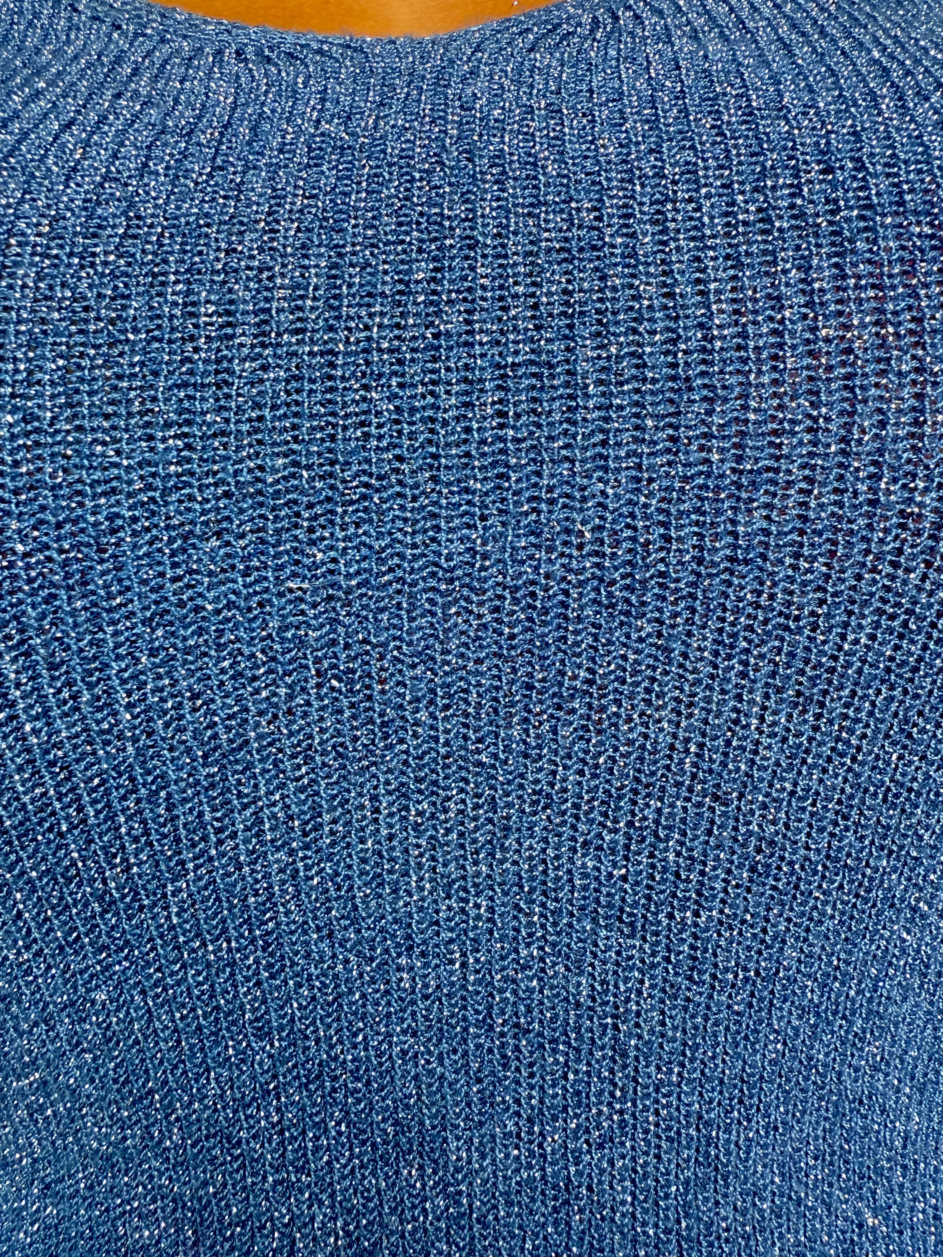 Débardeur bleu avec fils argenté