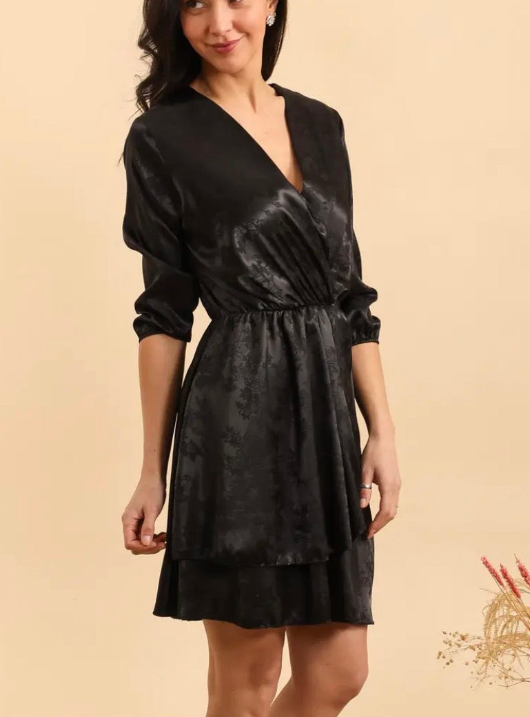 Robe satinée noire