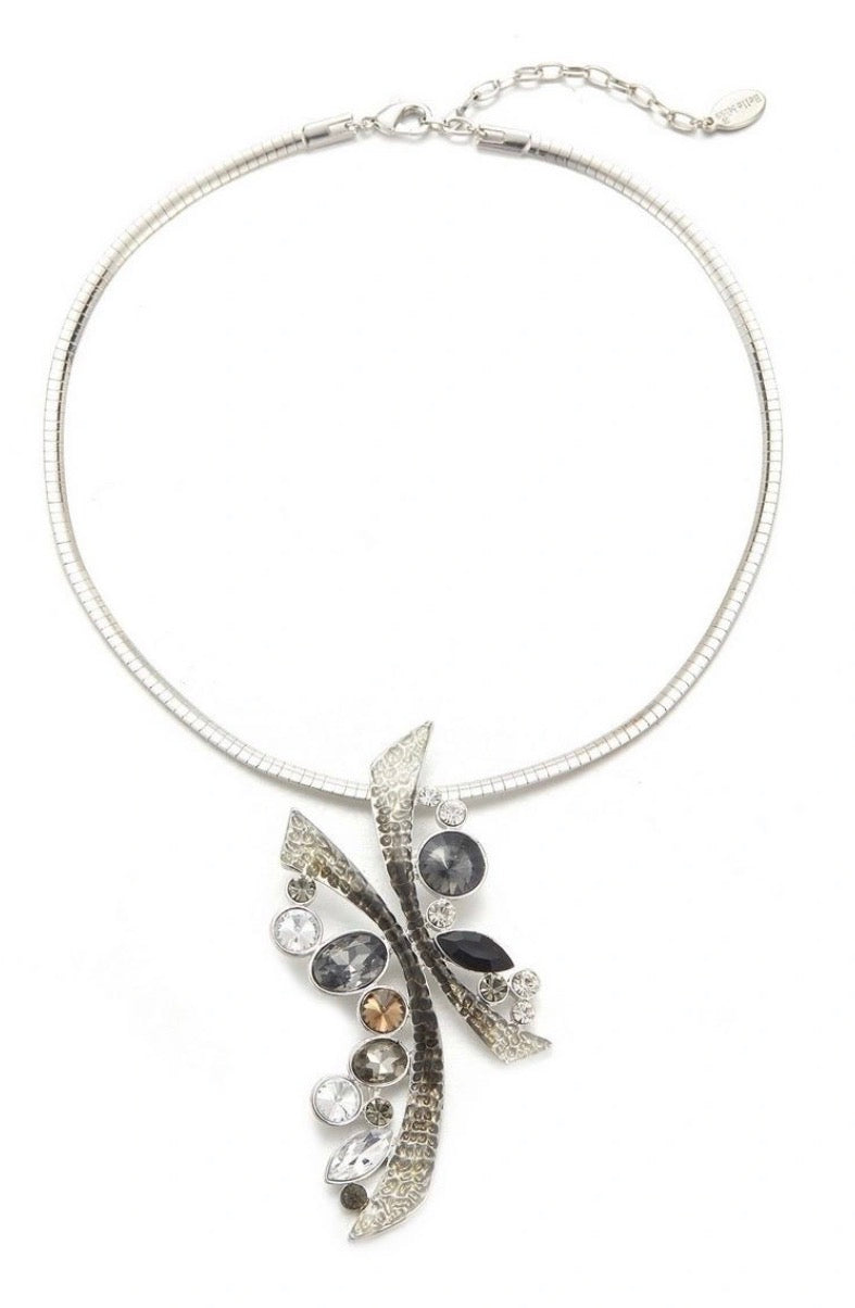 La parure de strass grise