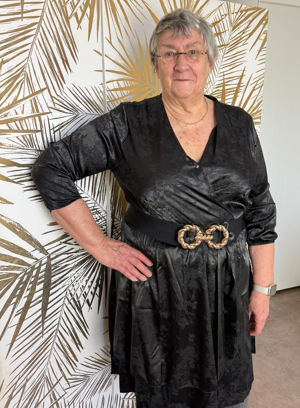 Robe satinée noire