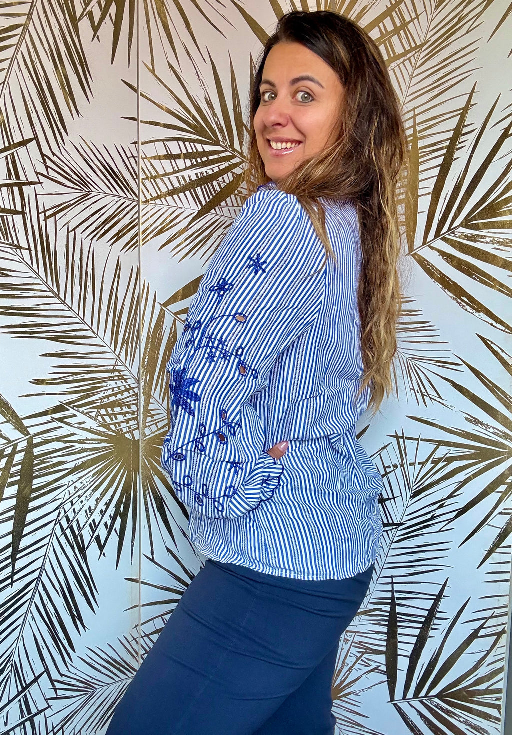 Chemise rayée avec fleurs