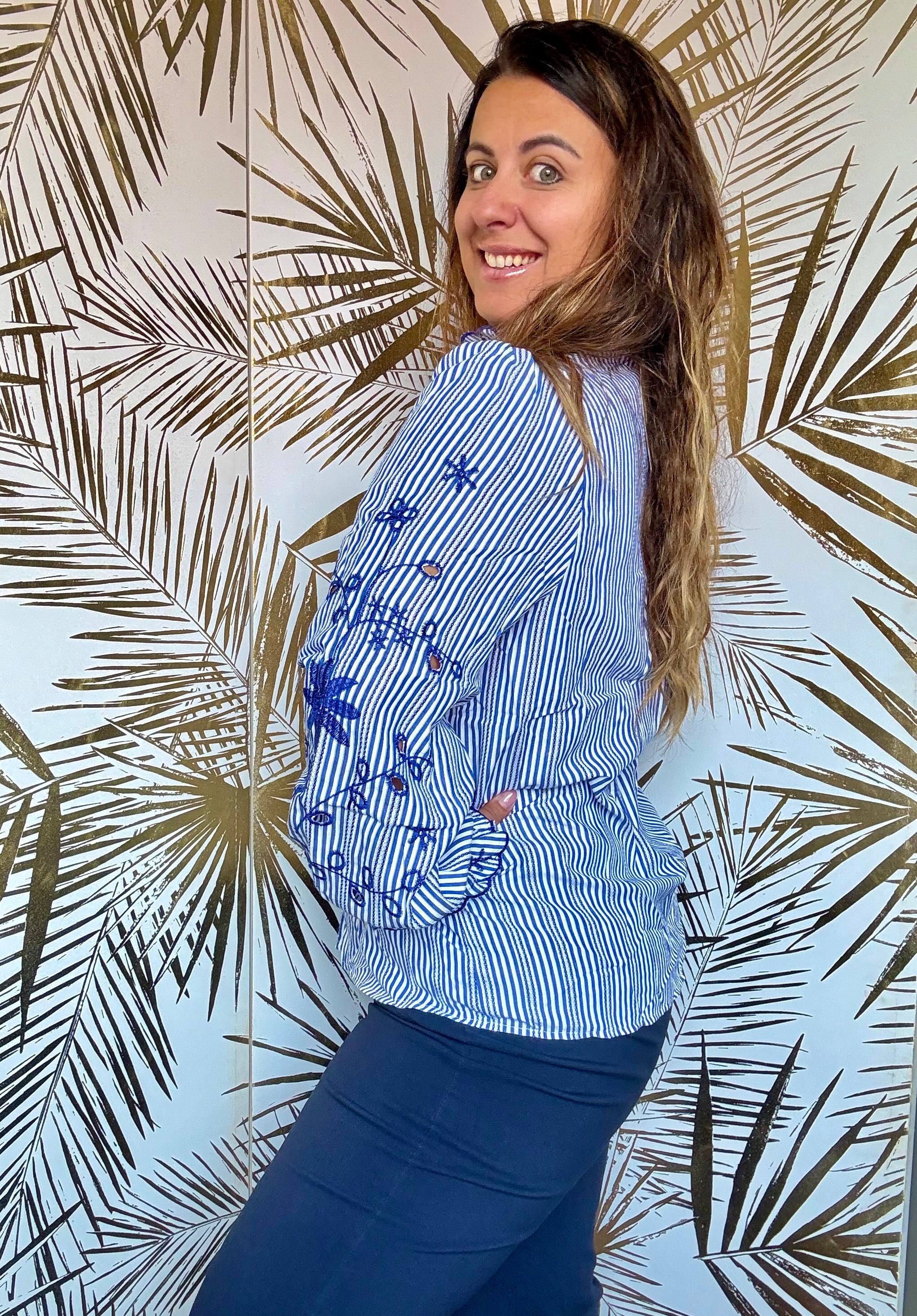 Chemise rayée avec fleurs