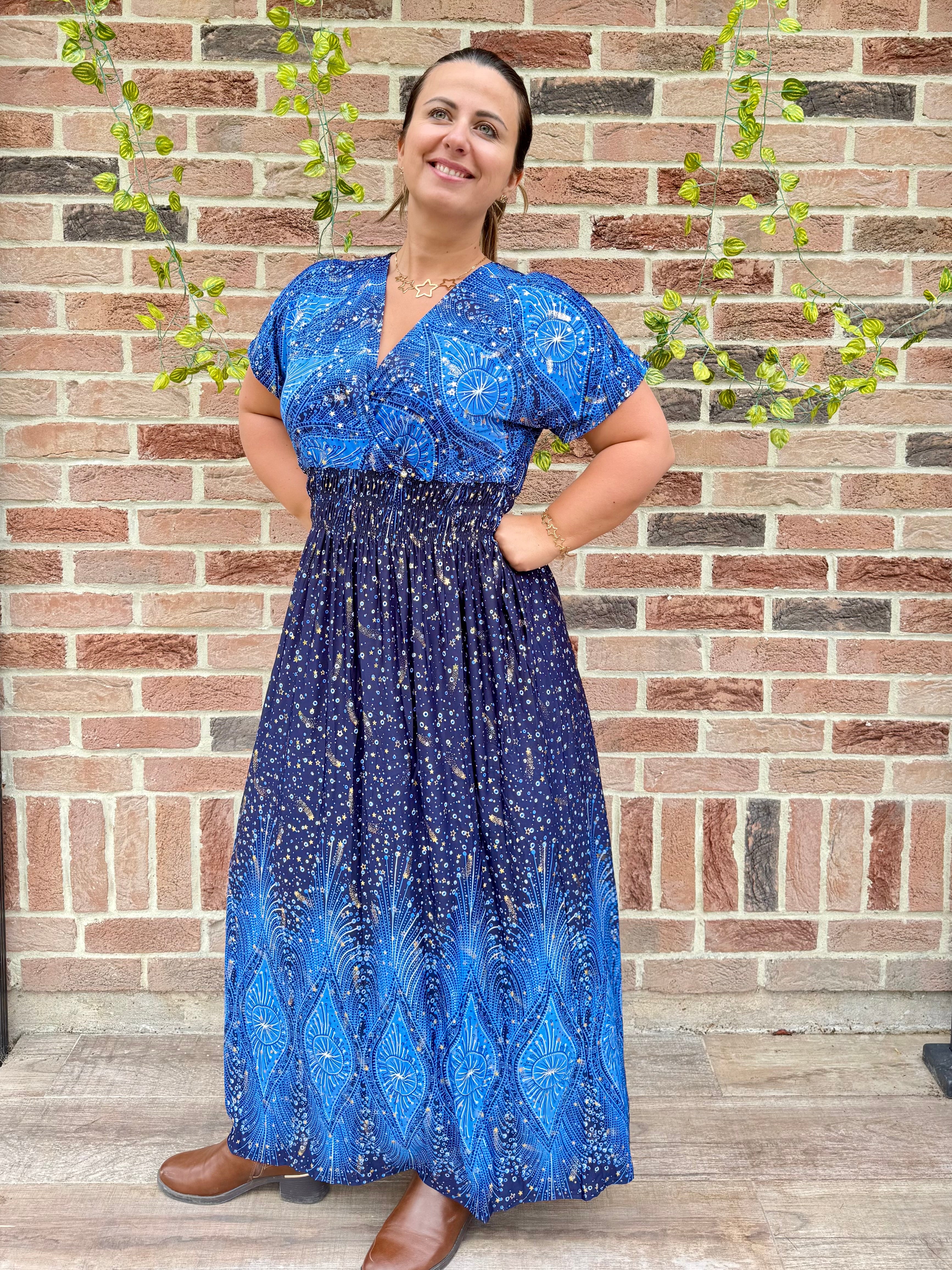 Robe magique bleue à étoiles