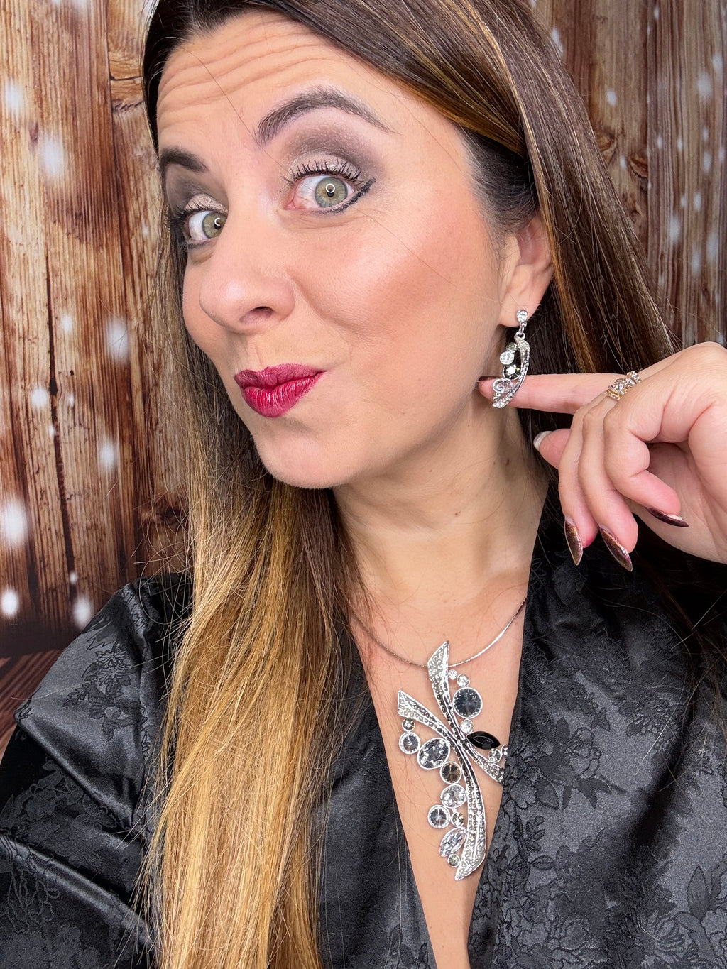 La parure de strass grise