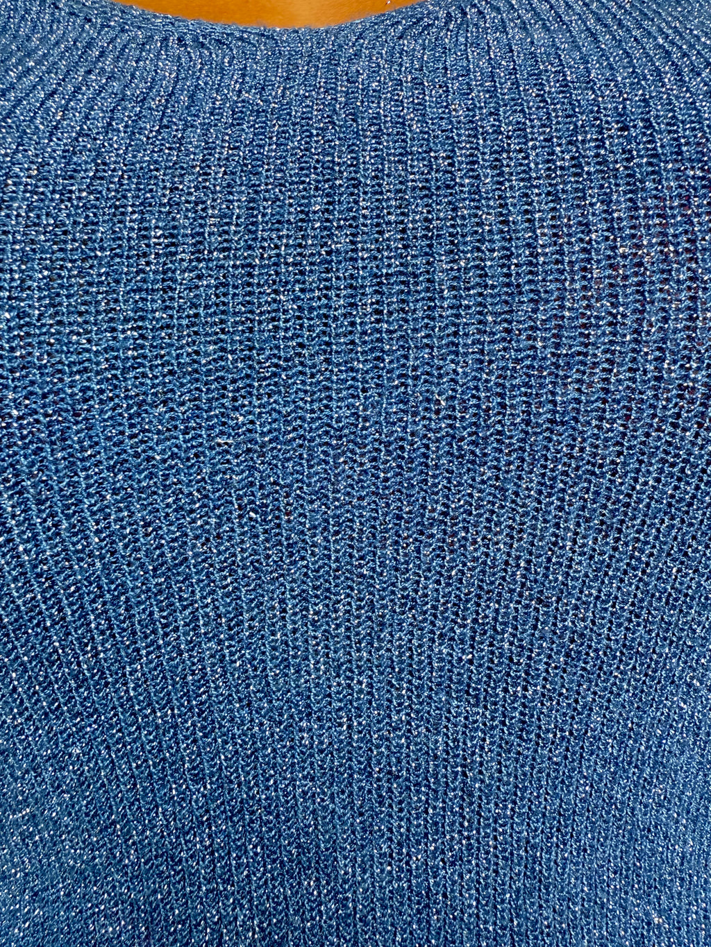 Débardeur bleu avec fils argenté