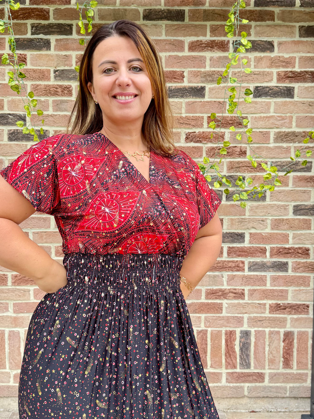 Robe magique rouge à étoiles